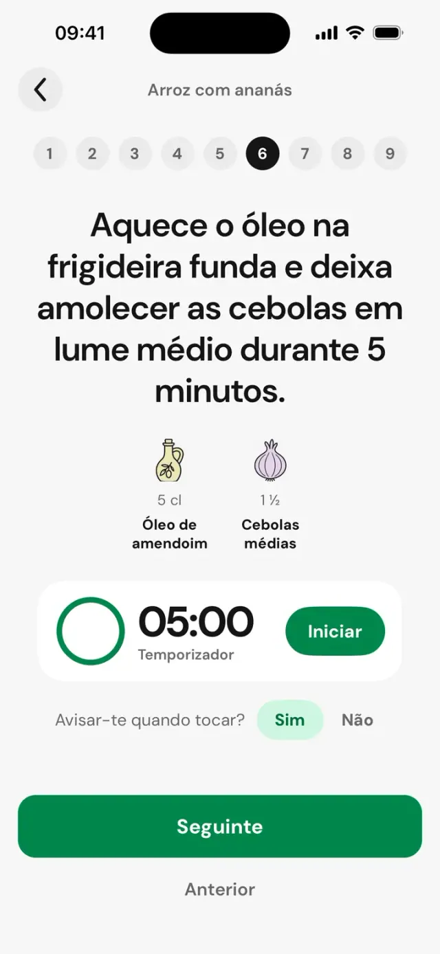 Modo cozinha, passo 5 de 8: aquece o óleo e deixa amolecer as cebolas, temporizador 05:00